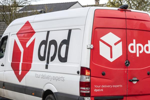 A DPD truck. 