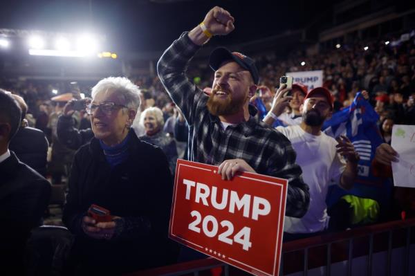 Supporters cheer for Republican presidential candidate and former President Do<em></em>nald Trump