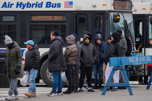 Migrants in Chicago line up for food at pantry