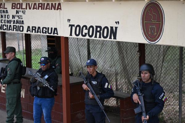 Soldiers outside Tocoron prison in Aragua state, Venezuela